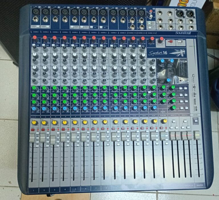 Signature 16 Channel Professional Mixer